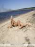 Любительские фото стройной голой девушки на пляже