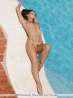 Красивая голая девчонка у бассейна (16 фото)