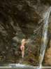Кудрявая блондинка голышом под водопадом (16 фото)