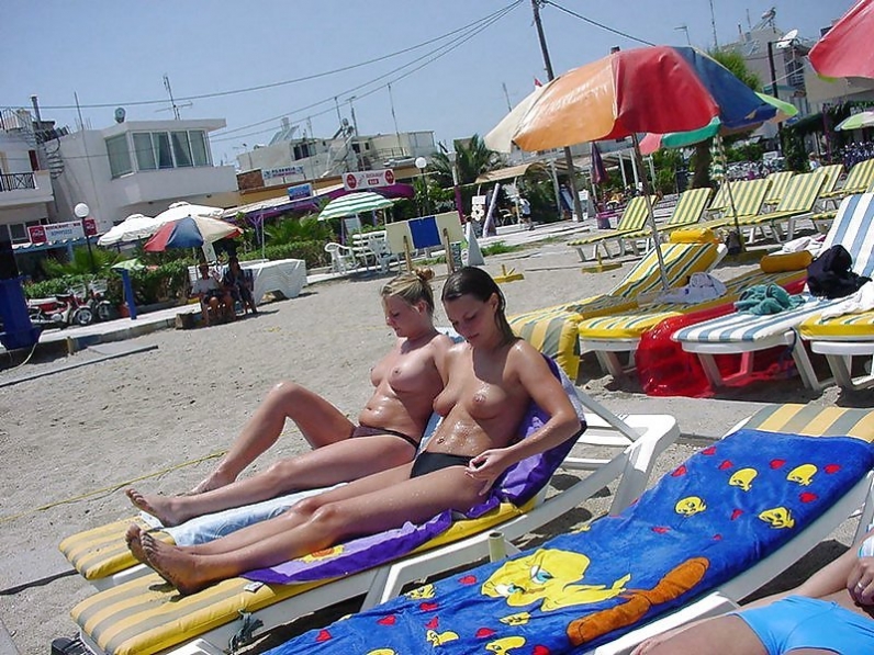 Любительские фото загорелых буферов пляжных девушек
