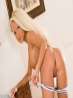 Стройная блондинка Victoria Kruz в полосатых чулочках (17 фото)